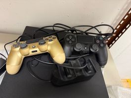 Sony PlayStation 4 Pro Konsole mit zwei Controllern