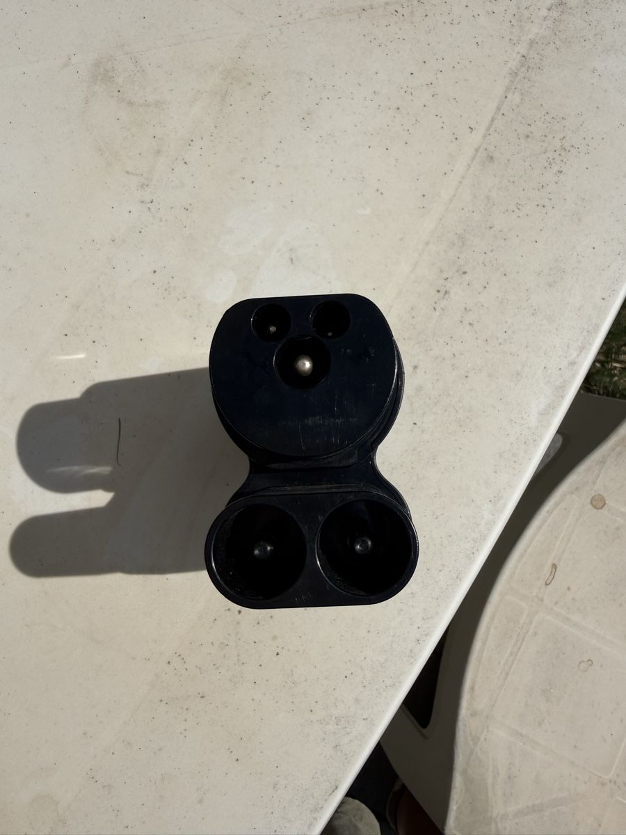 Tesla Tutti pezzi di ricambio auto: Tesla CCS Adapter – Usato da Sachseln venduto da No_Clue 2