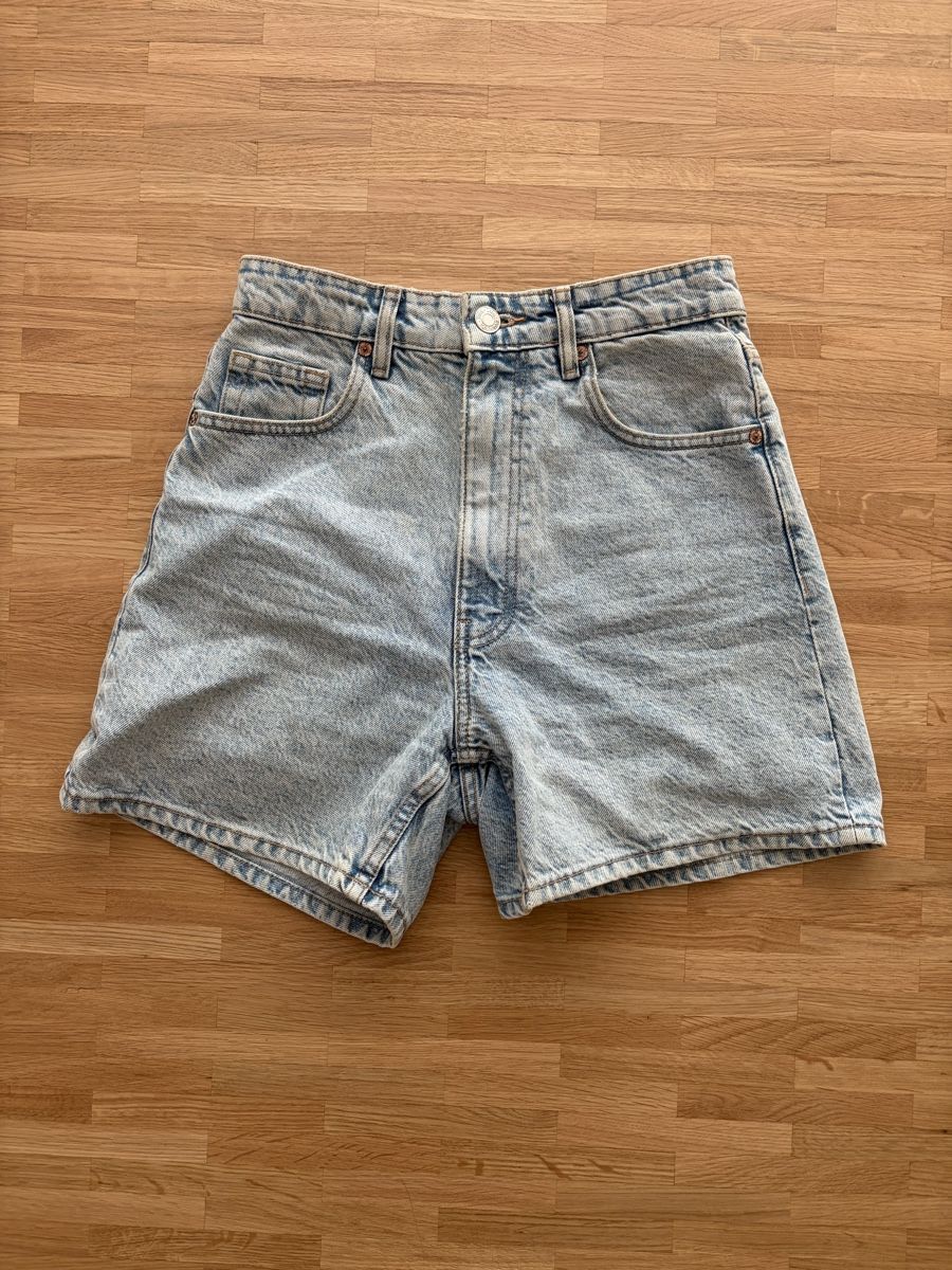 Zara Jeans: hellblaue Jeans Shorts Zara – Usato da Zürich venduto da car_7h6s