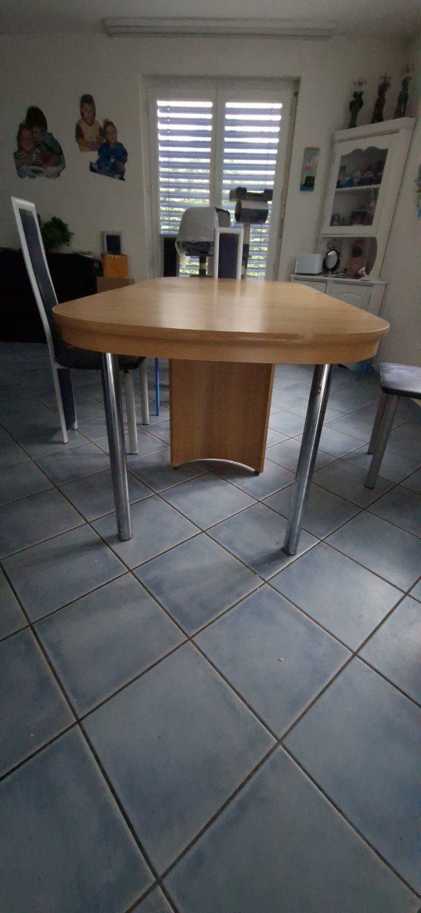 Tavoli: Table en bois clair ovale 4 rallonges – Usato da St-Imier venduto da goodber 2