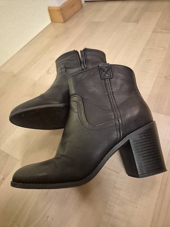 Scarpe da donna: Damen Stiefel Wide Fit Grösse 38  – Usato da Langenthal venduto da hab_zw5p 2
