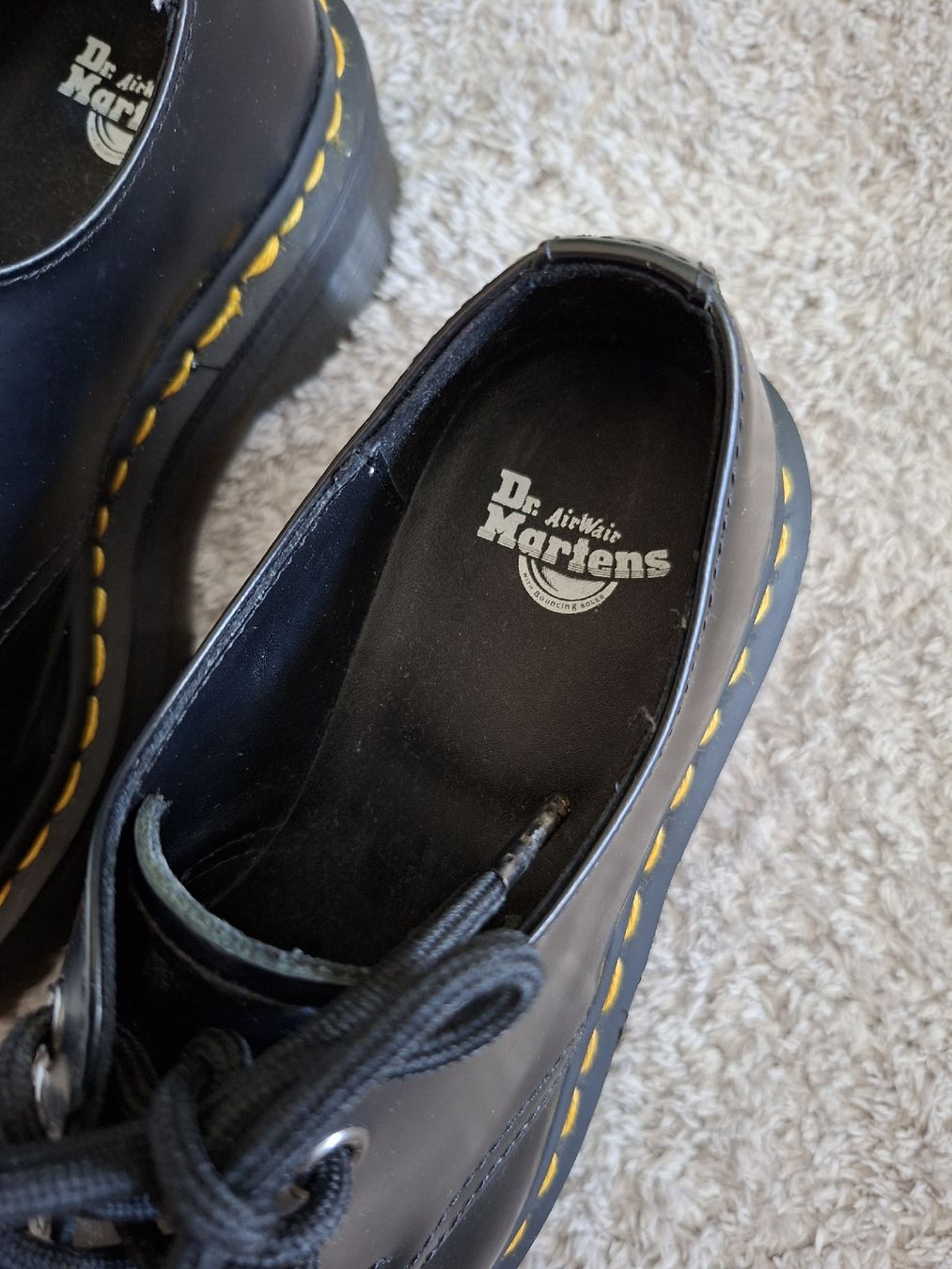 Dr. Martens Damenschuhe: Chaussures Dr. Martens noires taille 37 – Gebraucht aus Renens VD von ser_j2fn 2