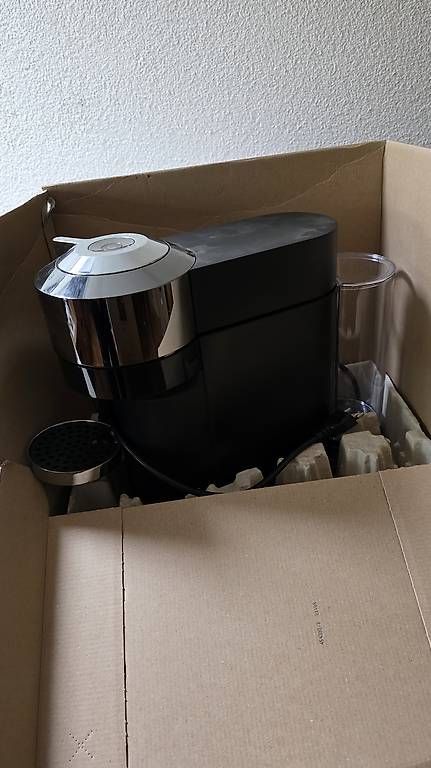 Machines à café & Machines à expresso: Kaffeemaschine Nespresso Vertuo Next – D'occasion à Frauenfeld par Pea_fj7 2