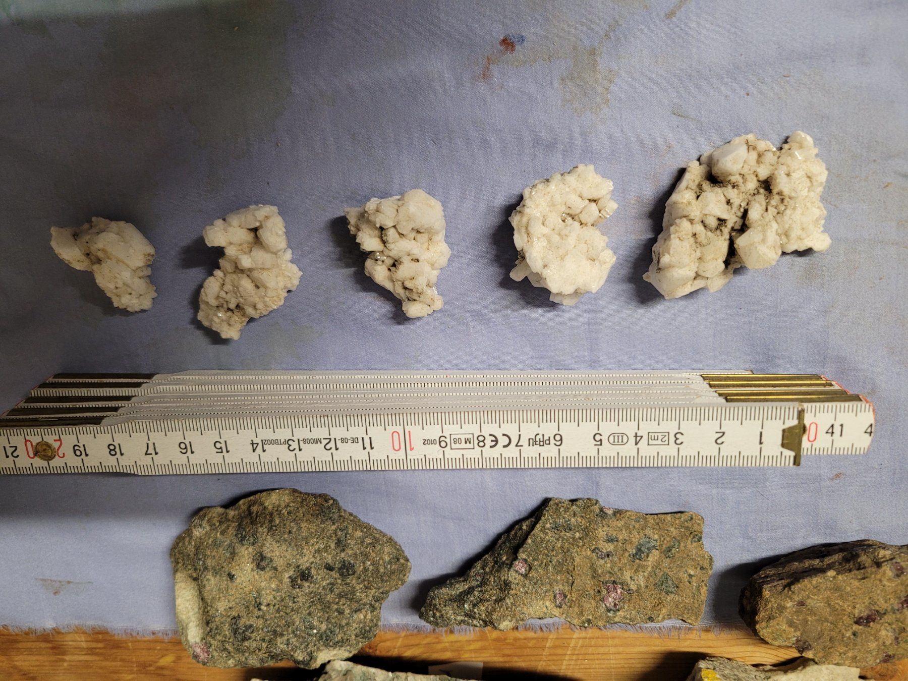 Mineralien & Heilsteine: 5 Albitstufen vom Binntal – Gebraucht aus Siebnen von Unruhe-Baer