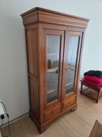 Antike wohl Nussbaum Mahagoni breite Vitrine Schrank