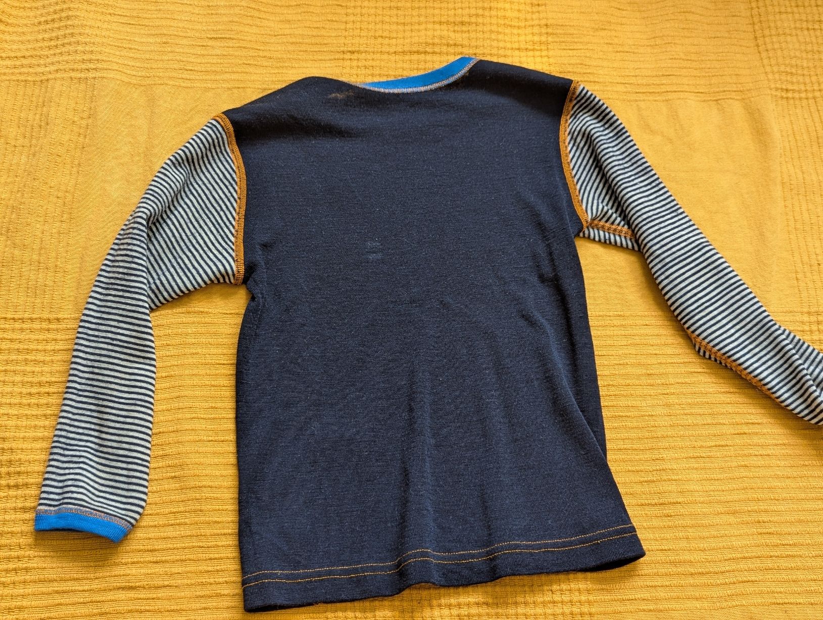 Camicette, T-shirt & Top: Bluse, Merinowolle, Janus, 110/116 cm – Usato da Zofingen venduto da Droni_A 1