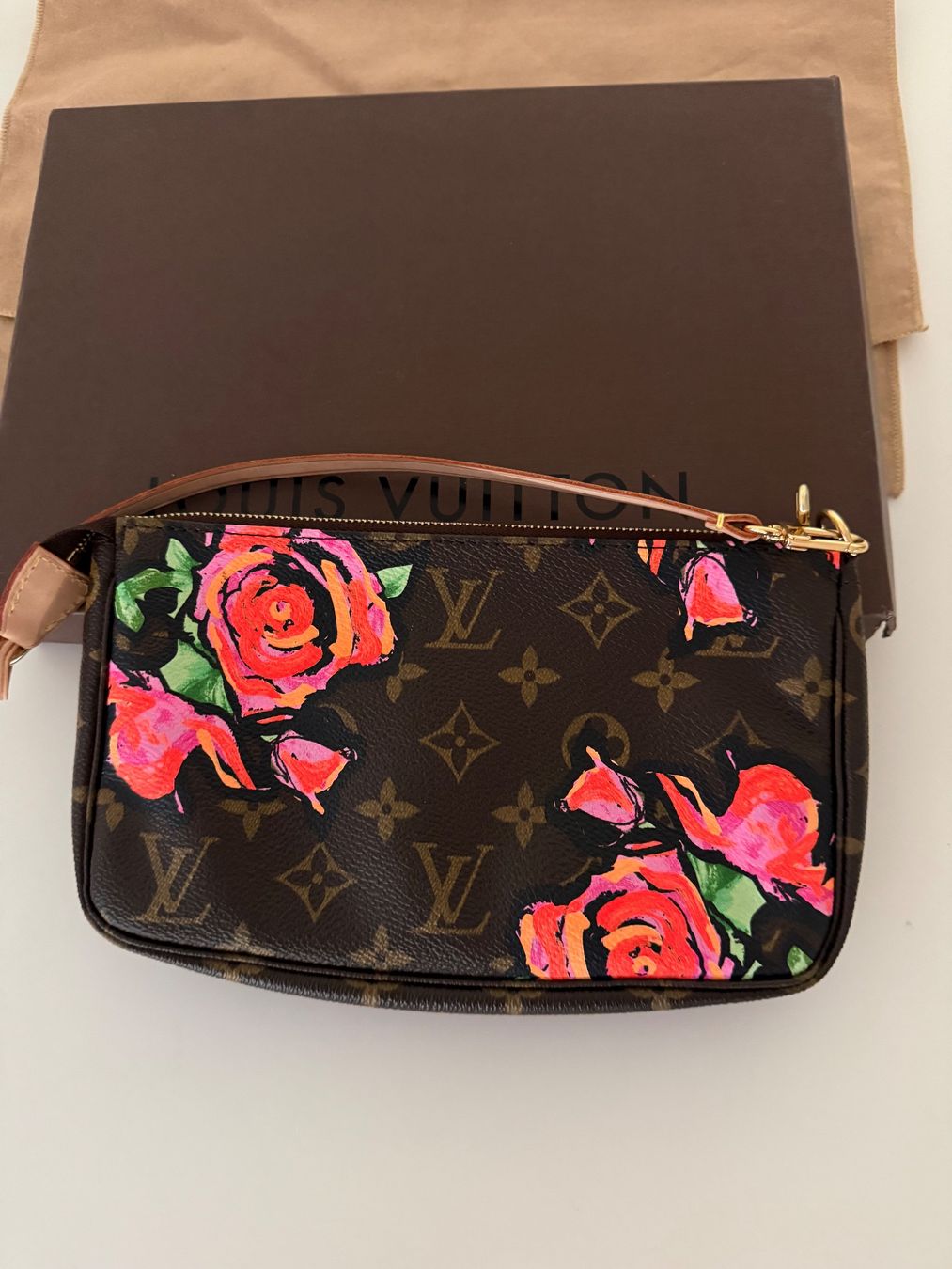 Louis Vuitton Sacs femmes: Louis Vuitton x Stephen Sprouse Pochette Monogram Roses – Neuf avec emballage d'origine à Arosa par Schatzkiste88 4