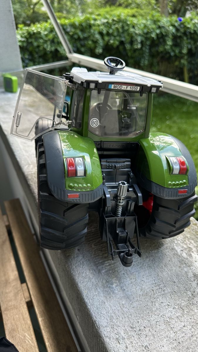 Bruder Giocattoli: BRUDER Traktor – Usato da Zürich venduto da Lena.17 2
