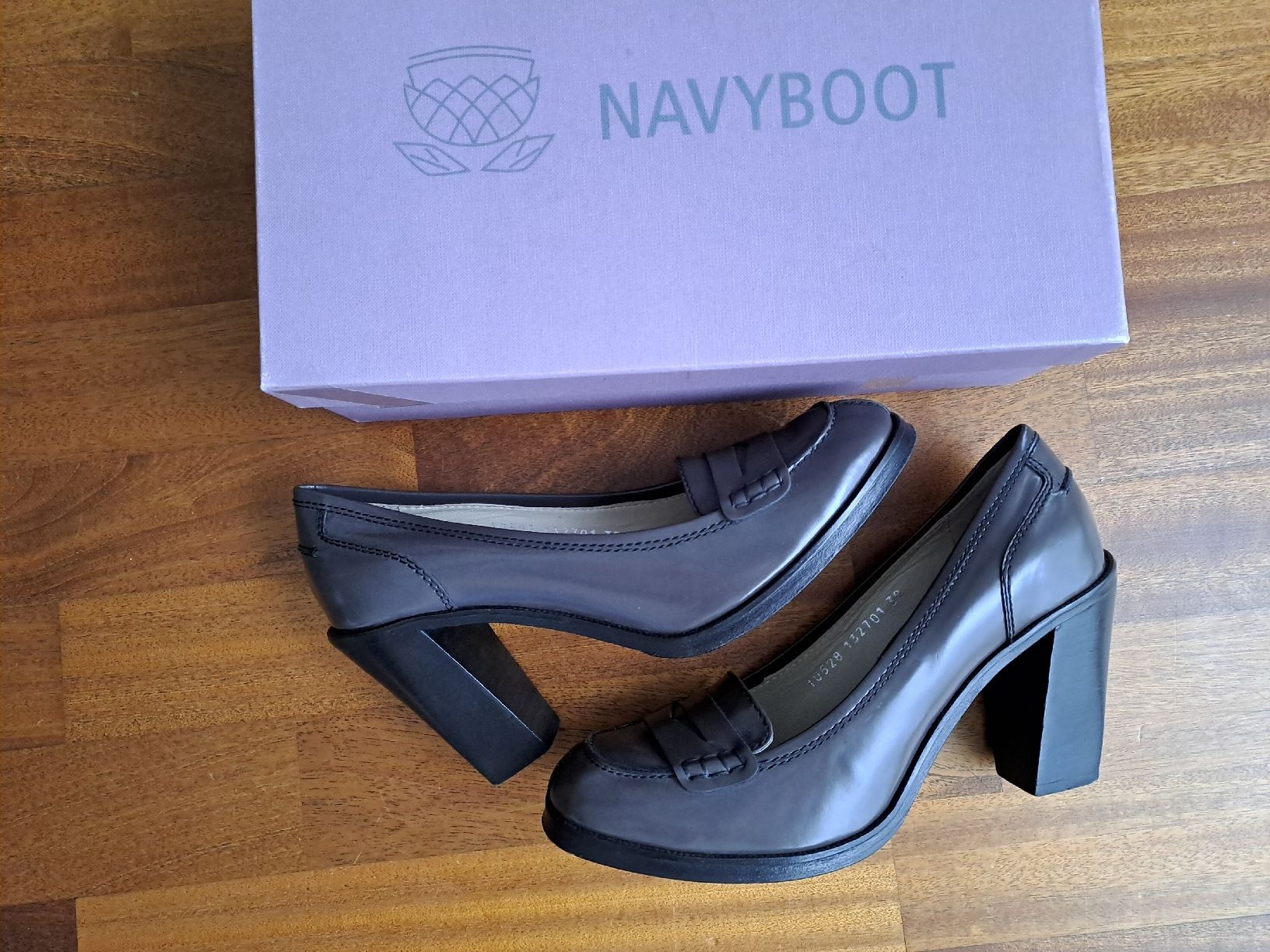 Navyboot Chaussures femmes: Navyboot Leather Pumps with Block Heel - size 38 – D'occasion à Genève par sunsustains 4