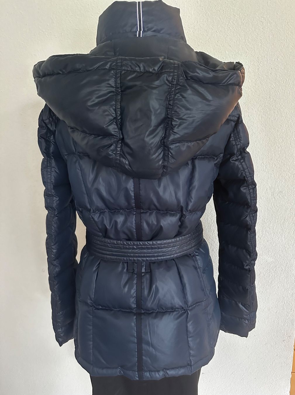 Tommy Hilfiger Giacche: Tommy Hilfiger Dauenjacke M – Usato da Alpnach Dorf venduto da ljusja 7