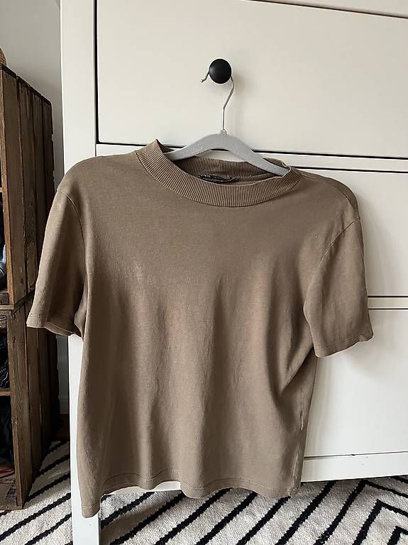 Zara T-shirt: Zara Tshirt greige Damen S/M – Usato da Basel venduto da blumenkimd