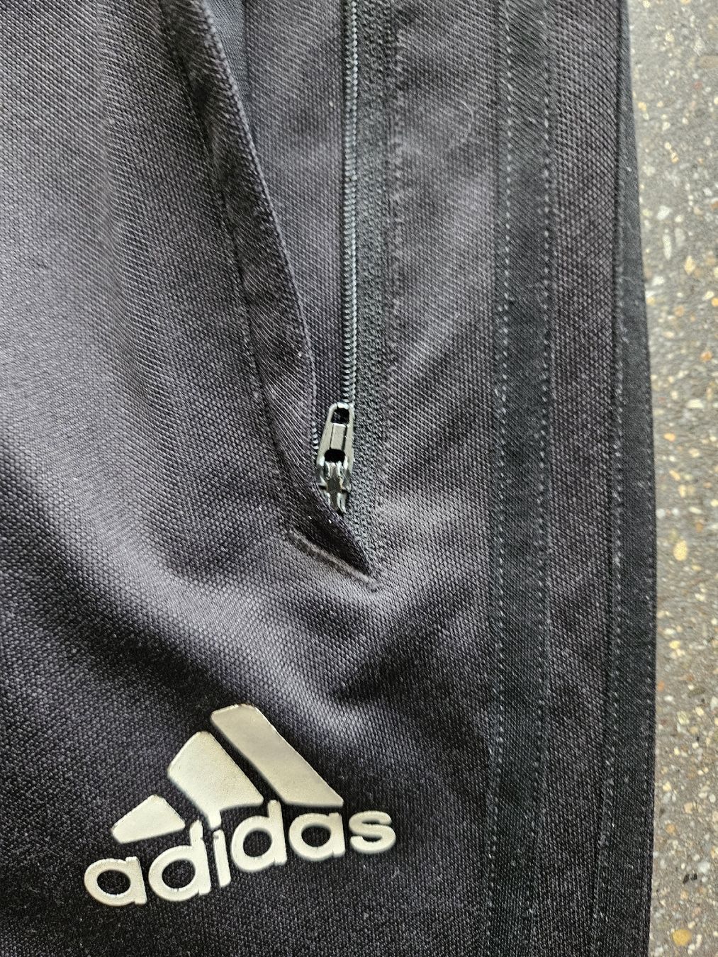 Adidas Pantaloni: Adidas Trainingshose Polyester schwarz Grösse M climacool – Usato da Anwil venduto da tamoos 1