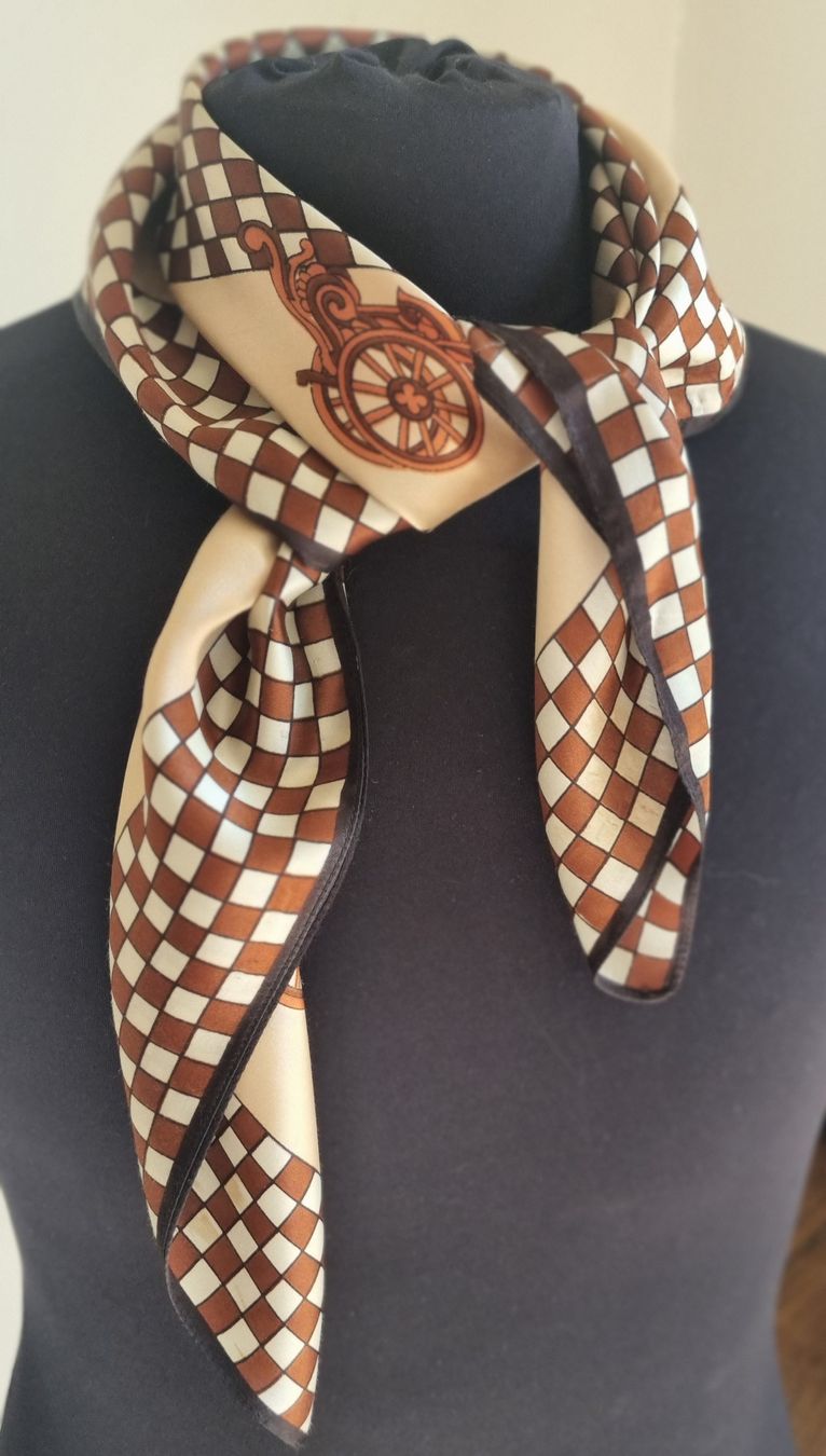 Foulards, Tücher & Schals: Foulard carré fenme – Gebraucht aus Borex von mab_28bf 3
