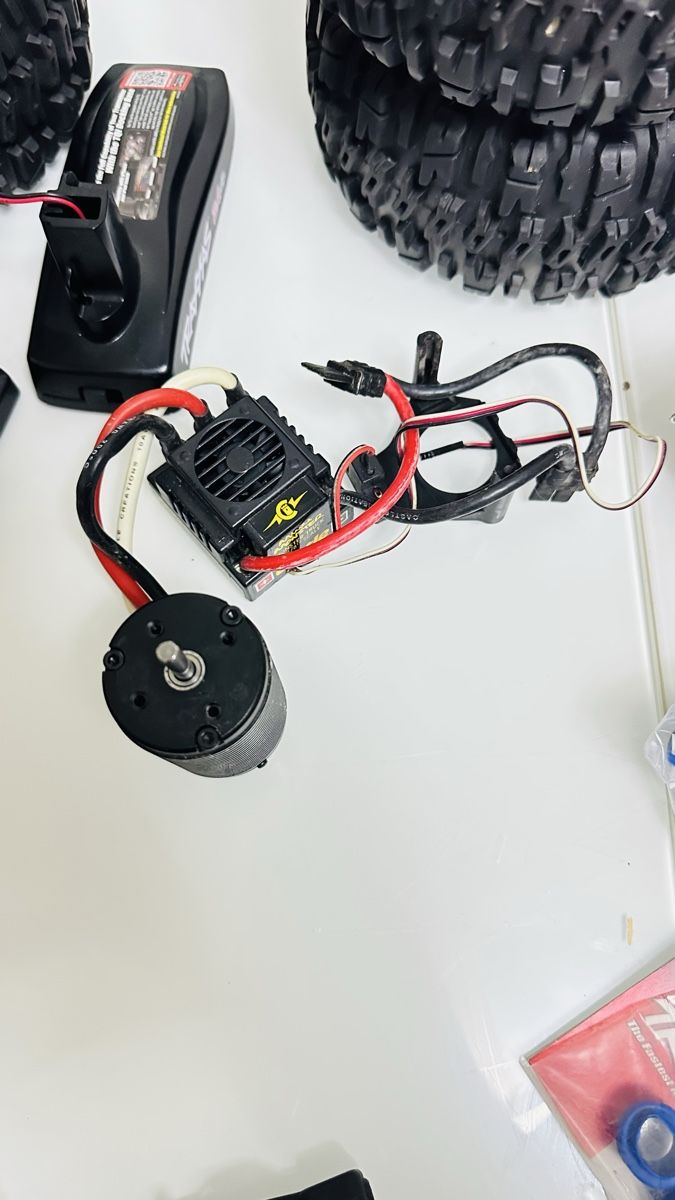 Traxxas RC Modellbau: Traxxas 1/7 Moster  – Defekt aus Nebikon von sal_pvk8 8