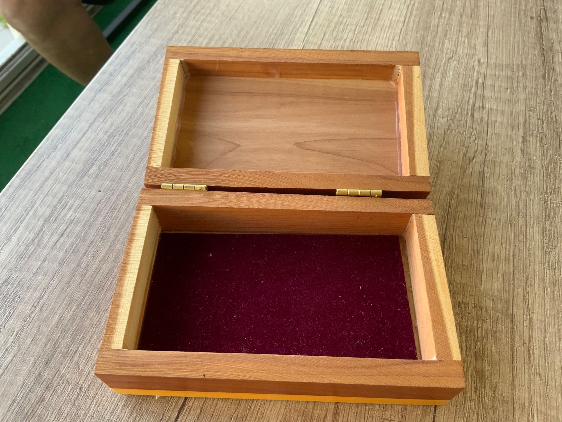 Schmuckkästen: Holzschatulle mit Gravur, Toronto, Canada – Gebraucht aus Schübelbach von Hecht11. 1