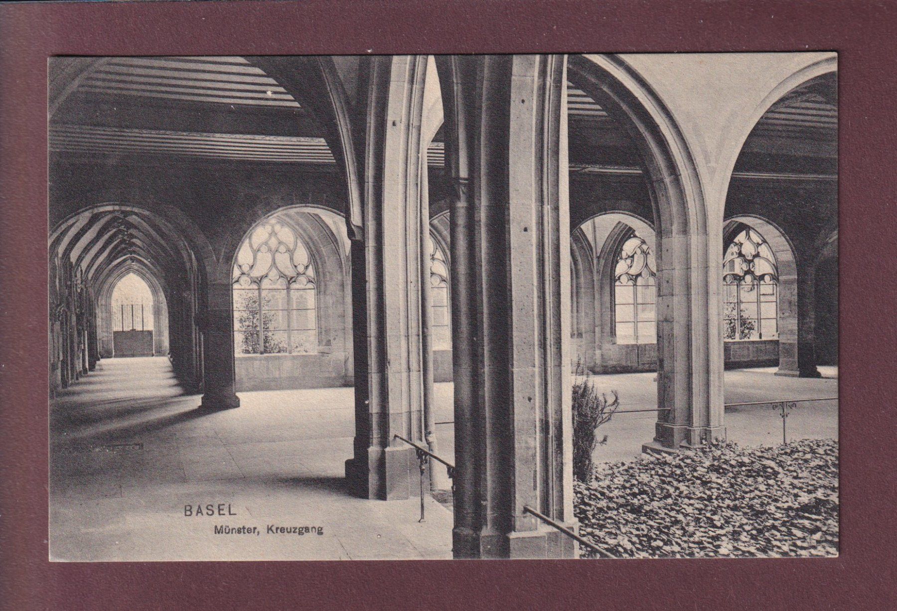 Cartoline postali: BASEL - Münster - Kreuzgang – Usato da Pully venduto da nicecards
