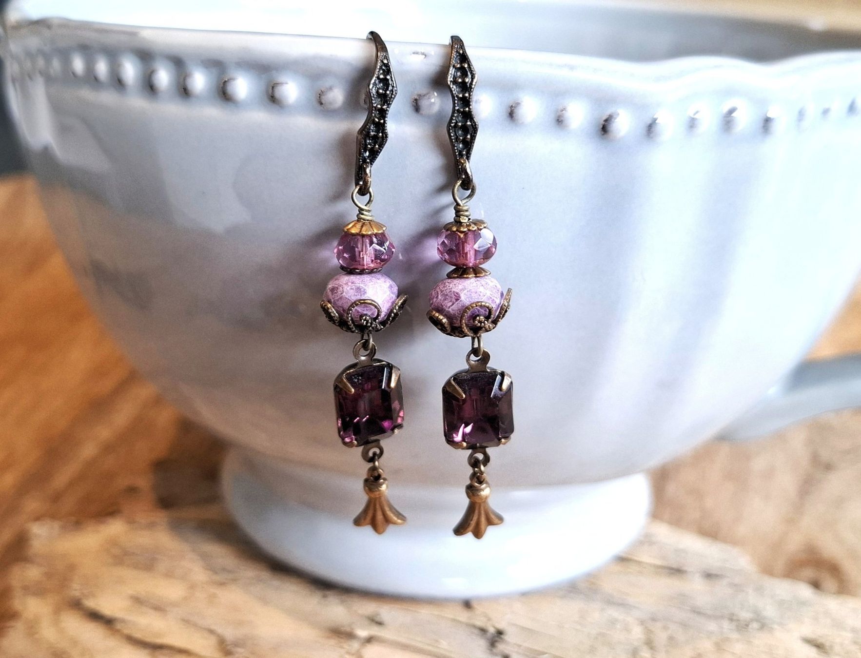 Orecchini pendenti & Orecchini a lobo: ROSE: Messingohrringe - aubergine - lila – Nuovo e nell'imballaggio originale da Mühlethal venduto da nicita-modeschmuck 1