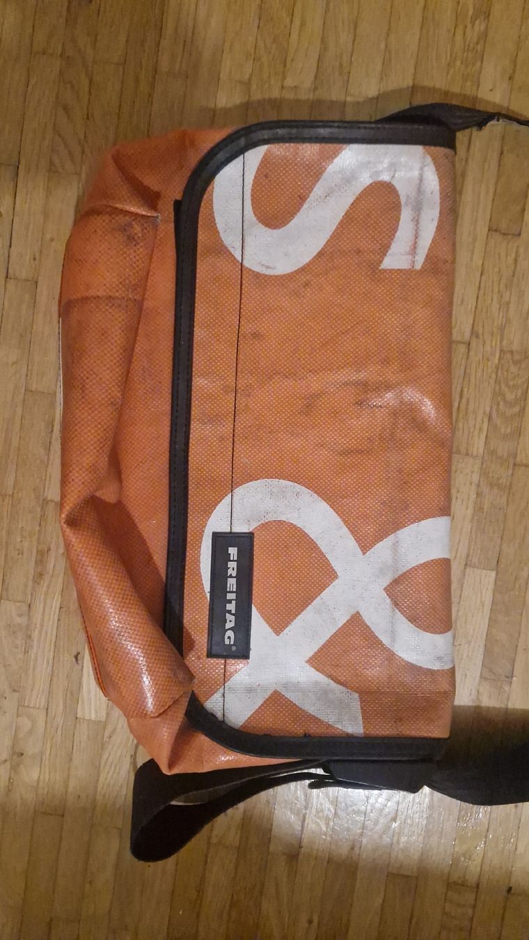 Freitag Taschen: Freitag Messenger Bag - Orange Design  – Gebraucht aus Zürich von MarianaMoore 4