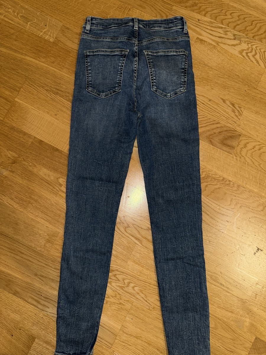 Zara Jeans: Jeans Zara – Neuf (Voir description) à Zürich par sabrina.gonc 2