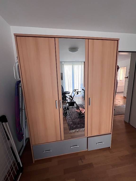 Schränke: Schrank – Gebraucht aus Thalwil von schwedenx4