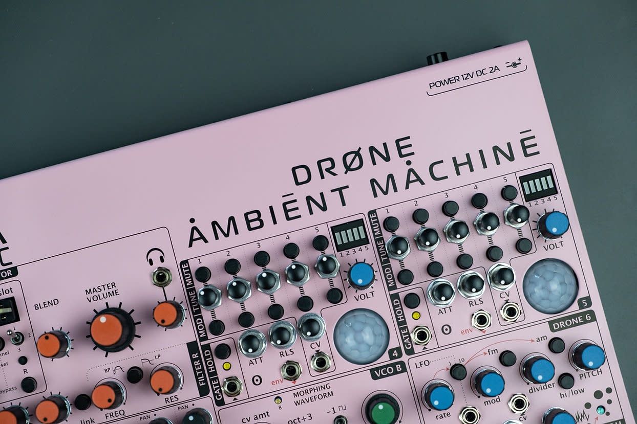 Musikinstrumente: Synthesizer SOLAR 42F Pink – Gebraucht aus Geuensee von Suisse.21 3