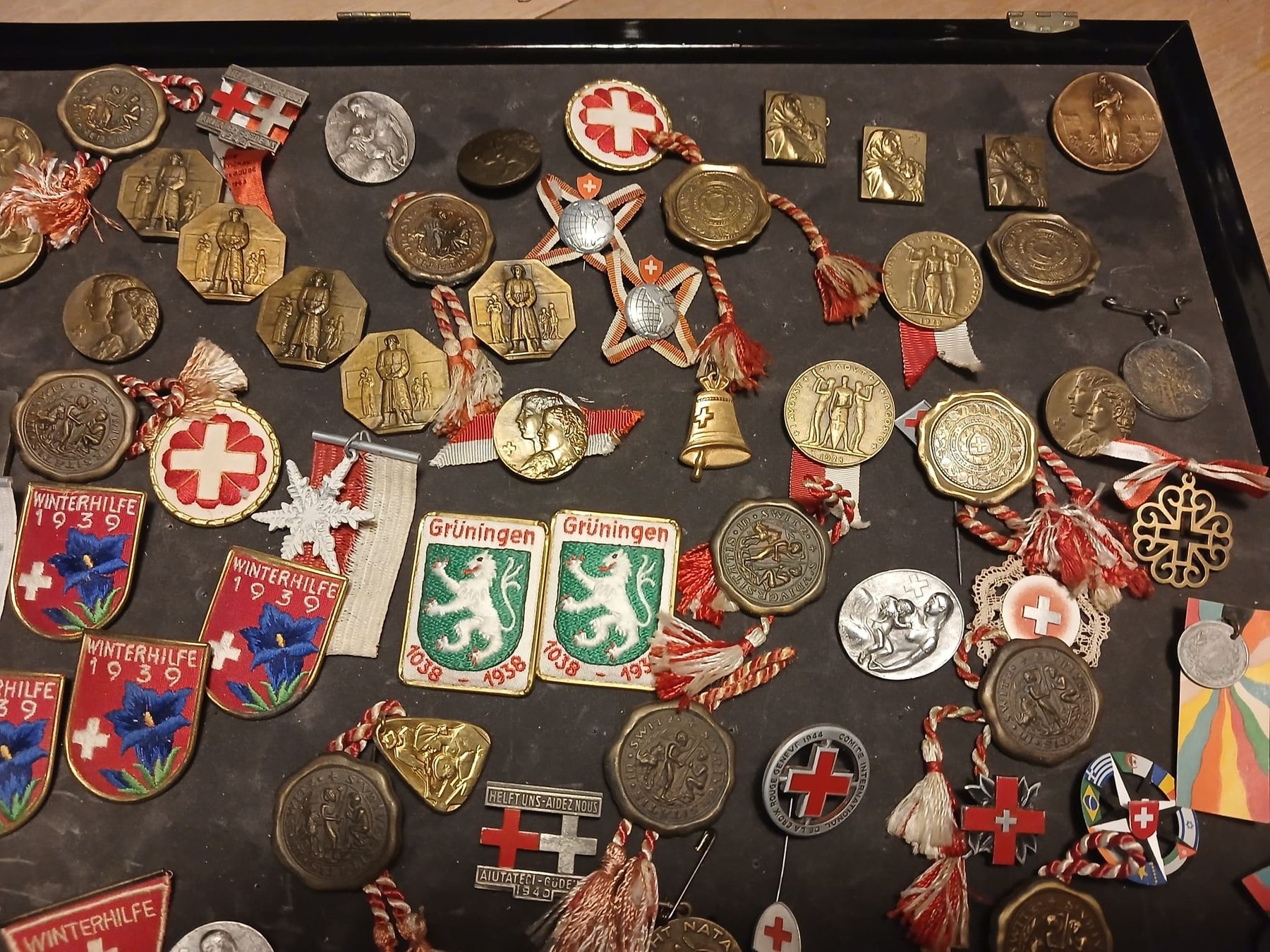 Medaglie: Sammlung Schweizer Abzeichen  diverse Motive – Usato da Benken ZH venduto da RICO056