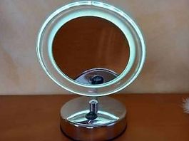 Miroir grossissant 8x sur pied avec éclairage LED