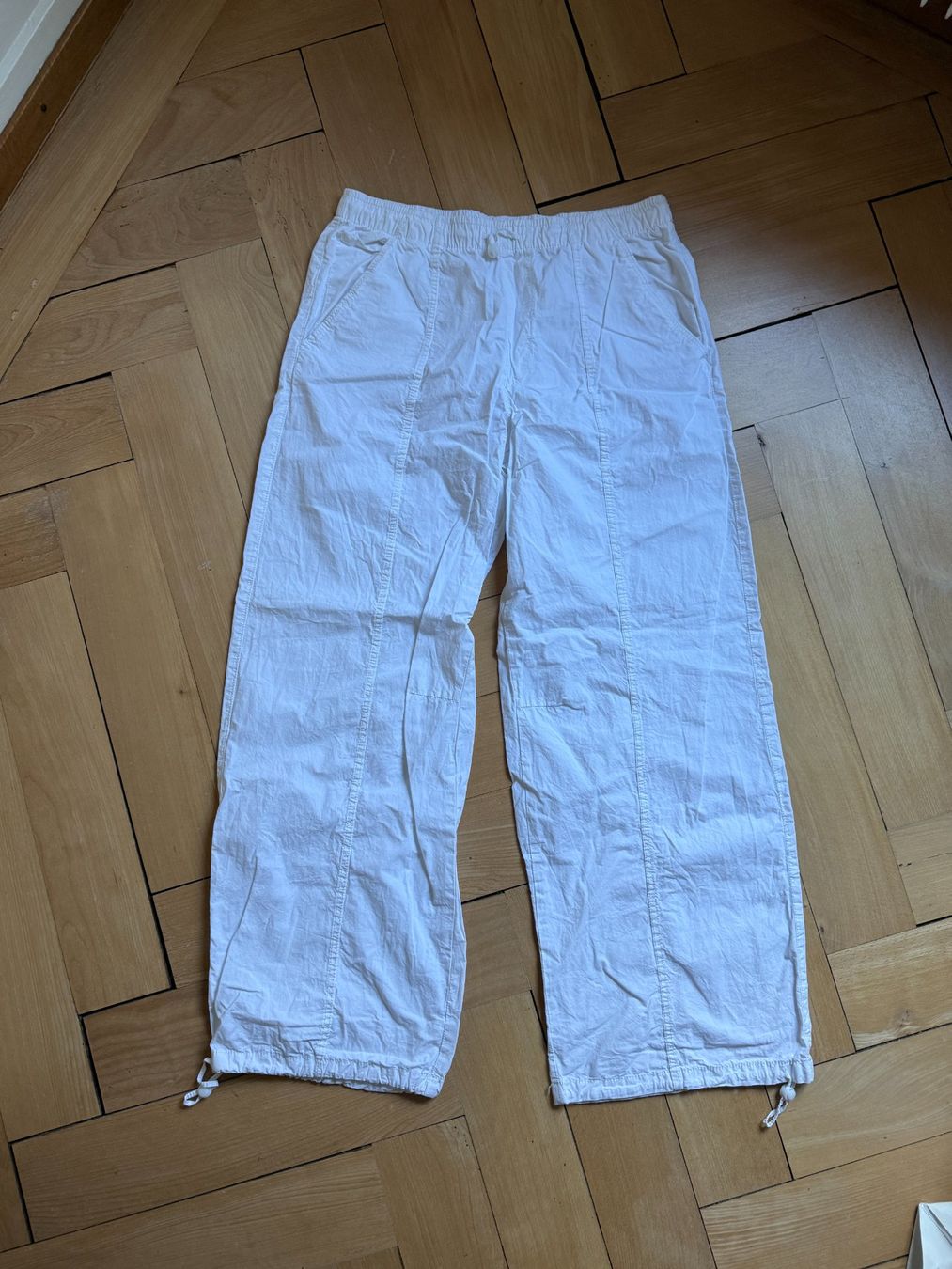 Zara Pantaloni: ZARA - Track Pants weiss M – Usato da Zürich venduto da Diazaio