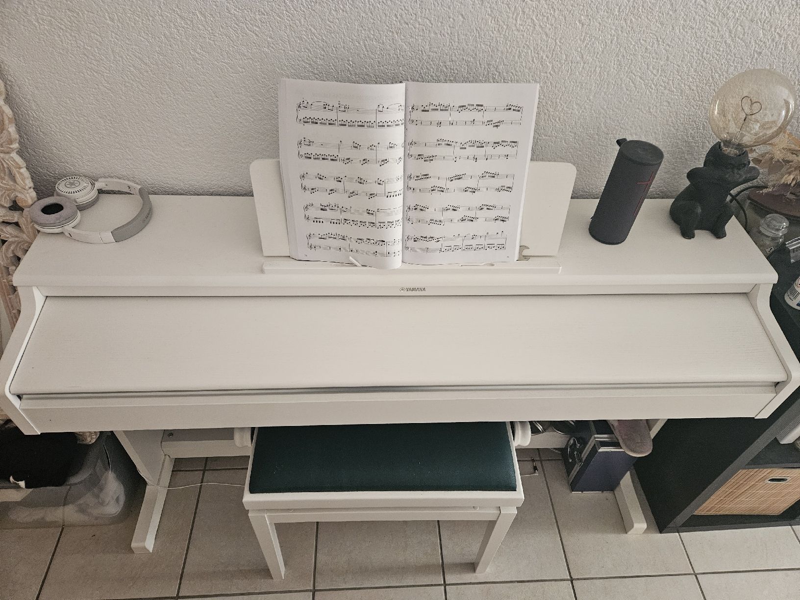 Instruments de musique: Piano blanc Yamaha – Neuf (Voir description) à Prangins par and_2fzg 1
