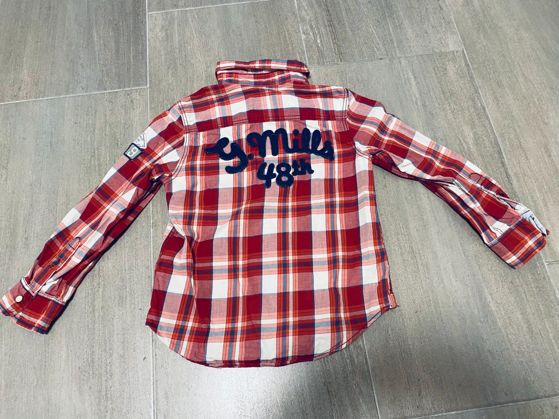 H&M Lotti & Set di vestiti: Lot pulls et chemises enfant - 122/128 – Usato da Clarmont venduto da sil_59s9 8