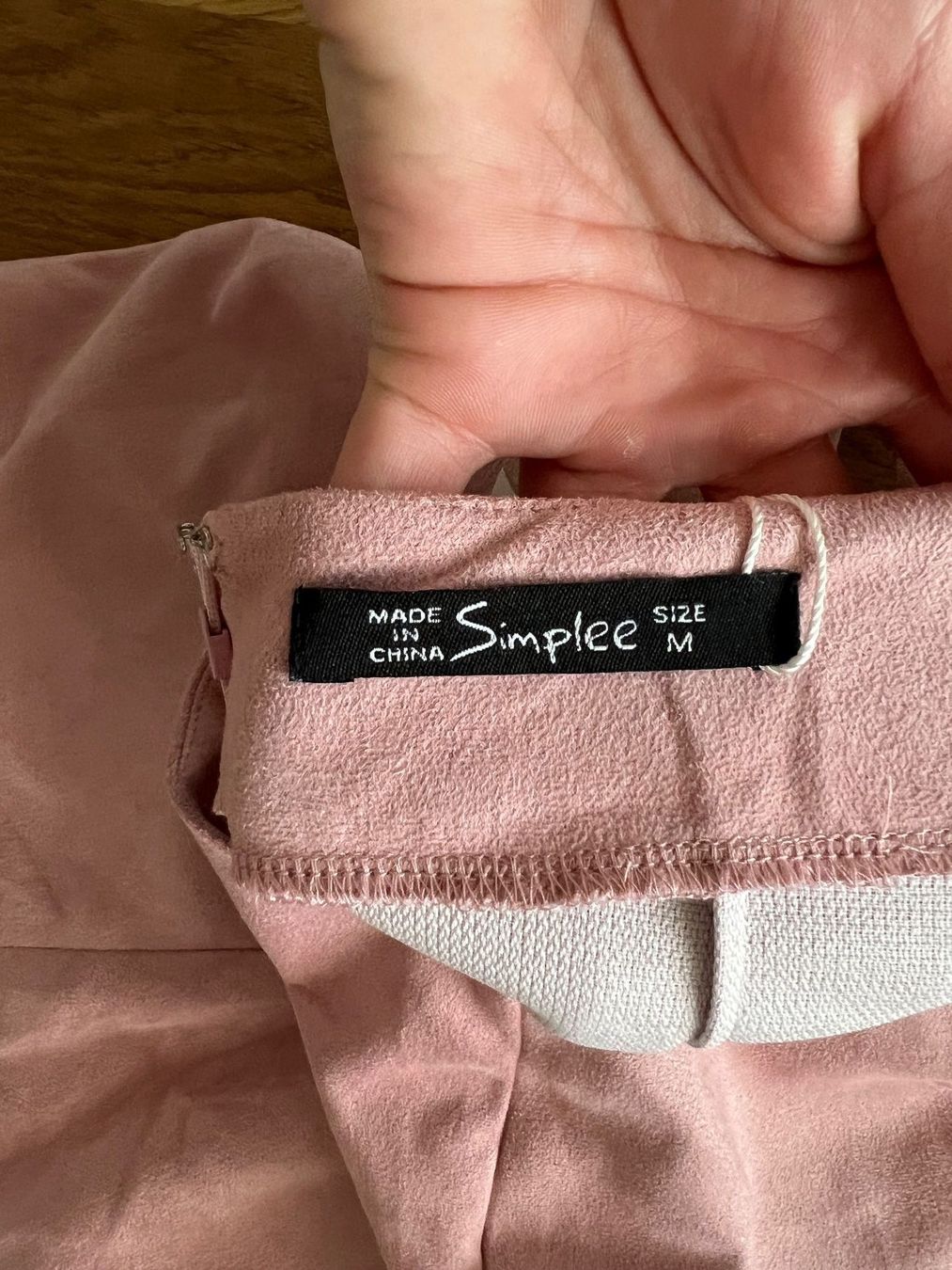 Gonne: Mini Rock in Wildleder look rosa Gr. S M asymmetrisch – Nuovo e nell'imballaggio originale da Staad SG venduto da Chirrari 2