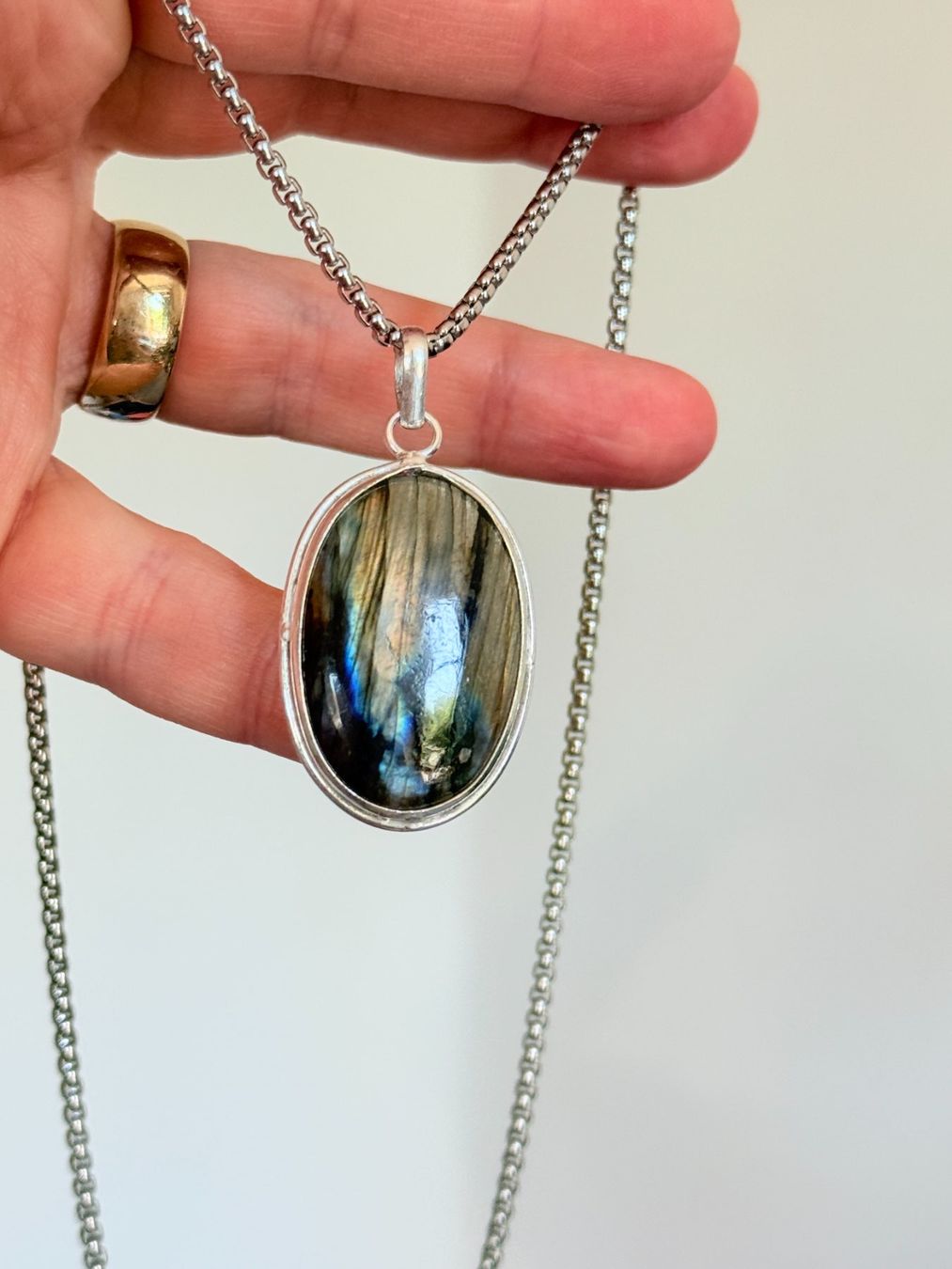 Catenine: Collier vintage avec pendentif pierre Labradorite – Nuovo e nell'imballaggio originale da Genève venduto da AWWA