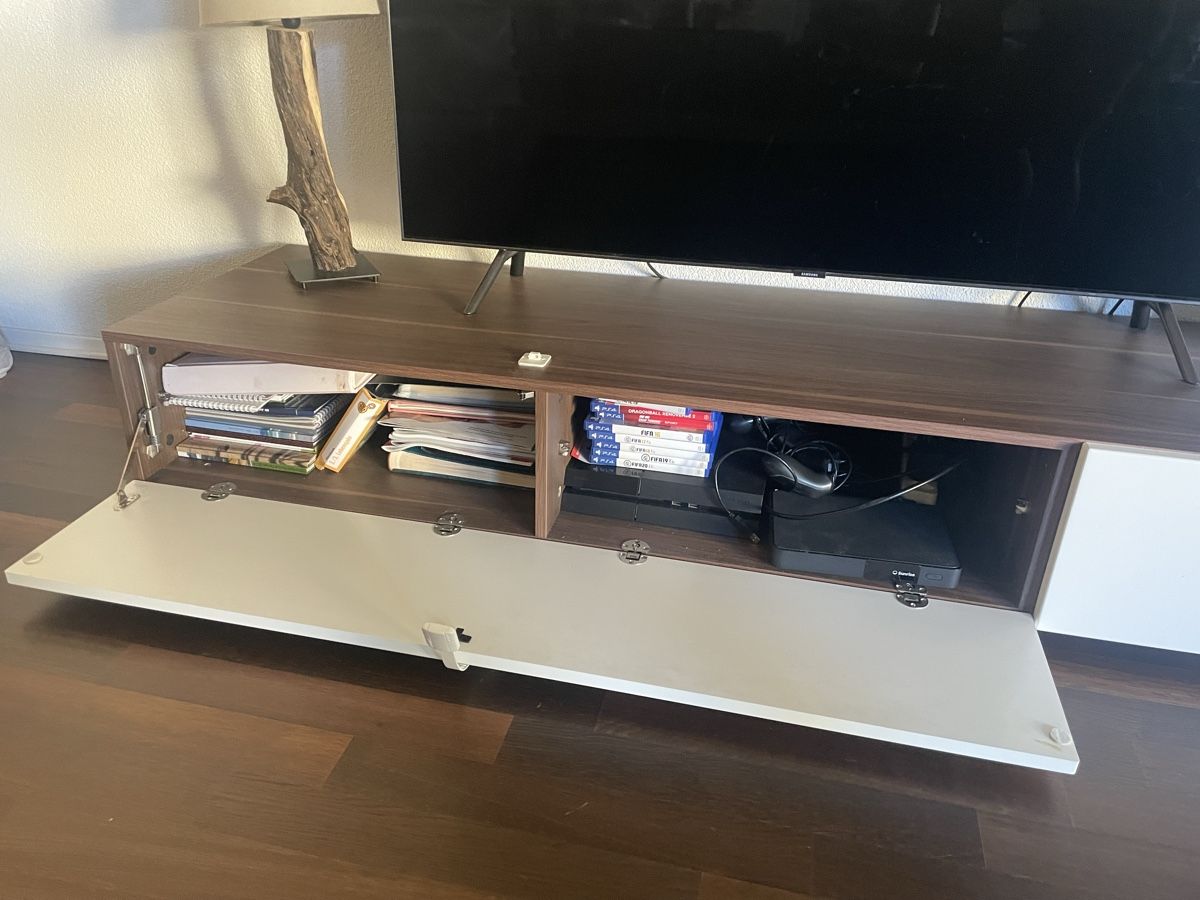 Livique TV Möbel: TV Möbel braun/weiss – Gebraucht aus Baden von _Bergli_ 1