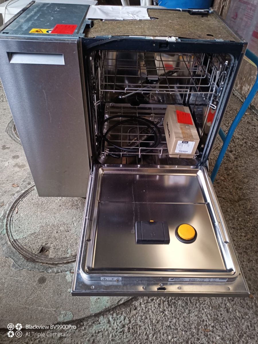Miele Lavastoviglie: Miele Professionale Spülmaschine – Usato da Biel/Bienne venduto da Husseinsheikho 1