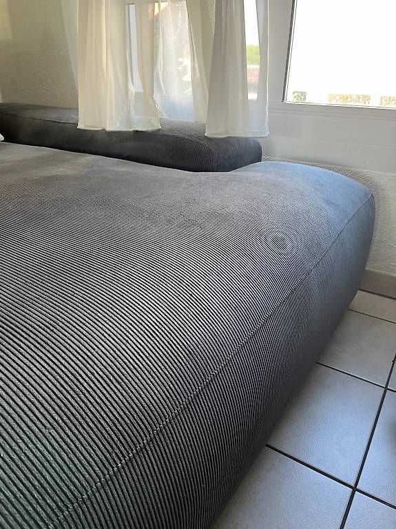 Divani: Cord Sofa dunkelgrau - guter Zustand – Usato da Langwiesen venduto da vivian-w 2