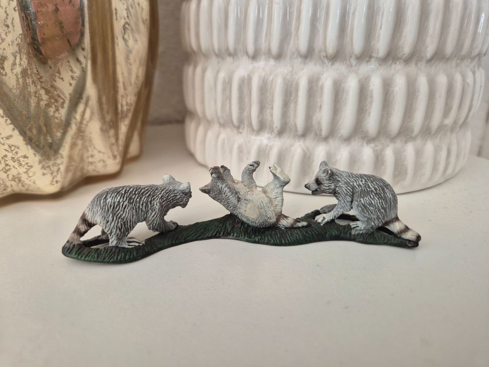 SCHLEICH 14625 Wild Life Waschbär Figur – Detailgetreu, Ca. 11,2x3,5 Cm, Für Kinder Ab 3 Jahren