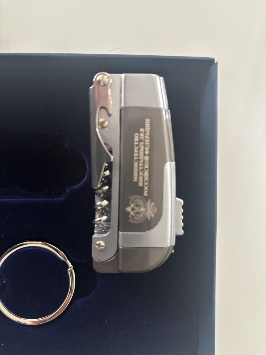 Tutti gli attrezzi: Briquet multifonction et porte-clés, neuf Fédération Russie. – Nuovo e nell'imballaggio originale da Corsier GE venduto da Bicio66 3