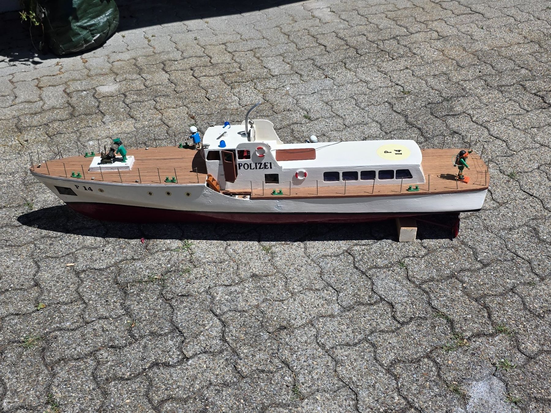 Modellismo RC: Model Ship - Perfect for Summer Fun! – Usato da Hinwil venduto da Ehretstock8 8