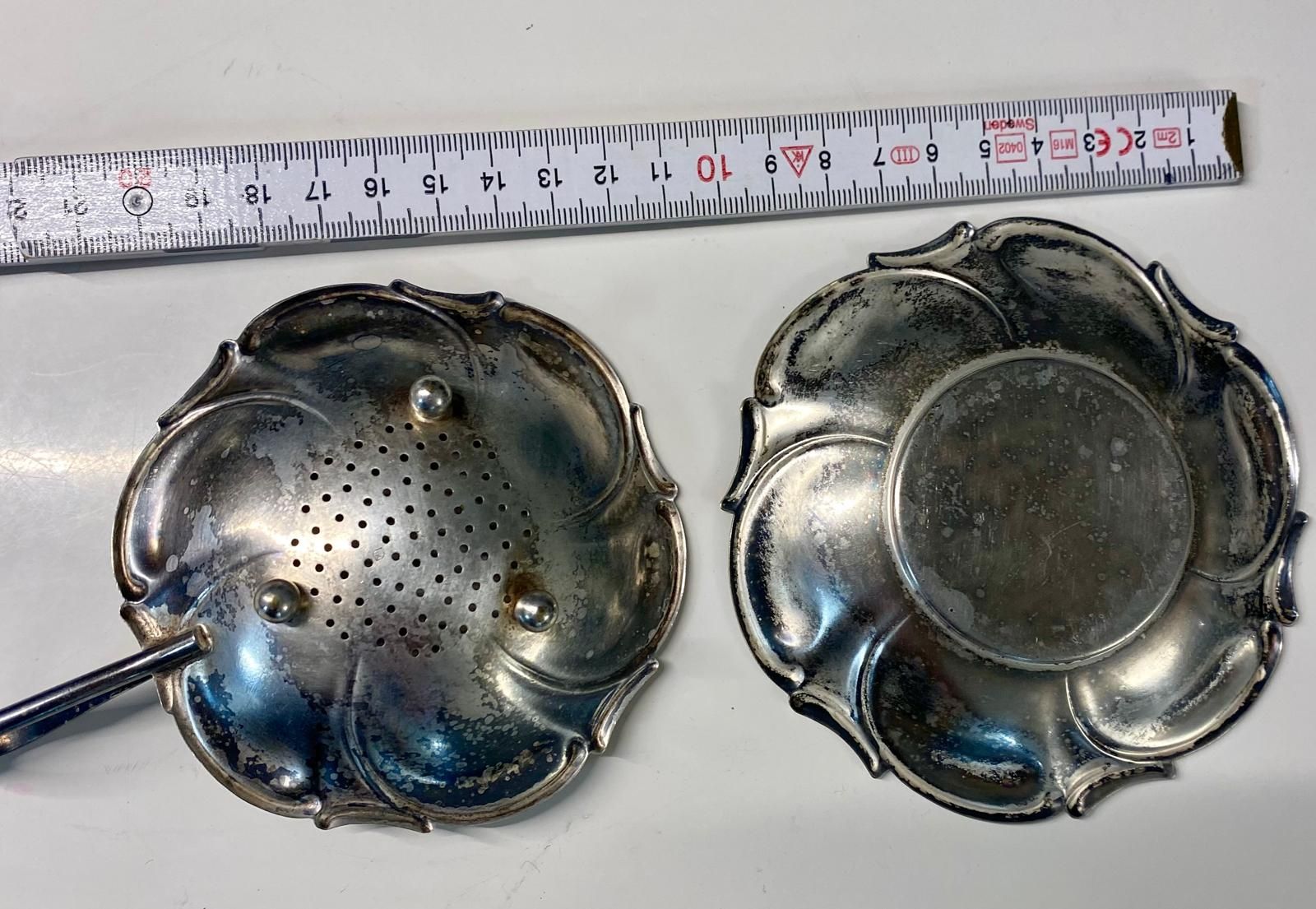 Cucine complete: Antikes Teesieb mit Abtropfschale, versilbert – Usato da Krauchthal venduto da MEWA01 2