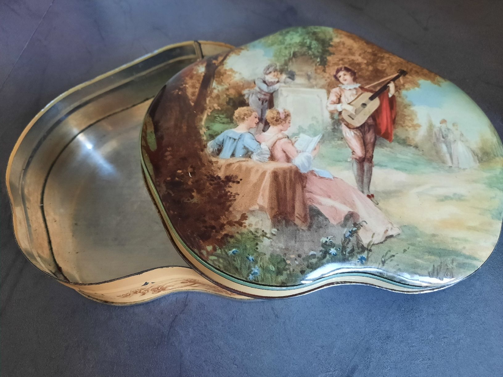 Barattoli: Ancienne BOÎTE à biscuits, ANGLAISE – Usato da Le Locle venduto da marylise01 3