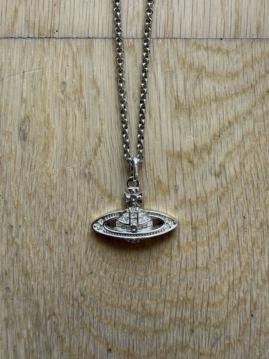 Colliers: Vivienne Westwood Halskette Silber – Neuf avec emballage d'origine à Zürich par sandro_colombini