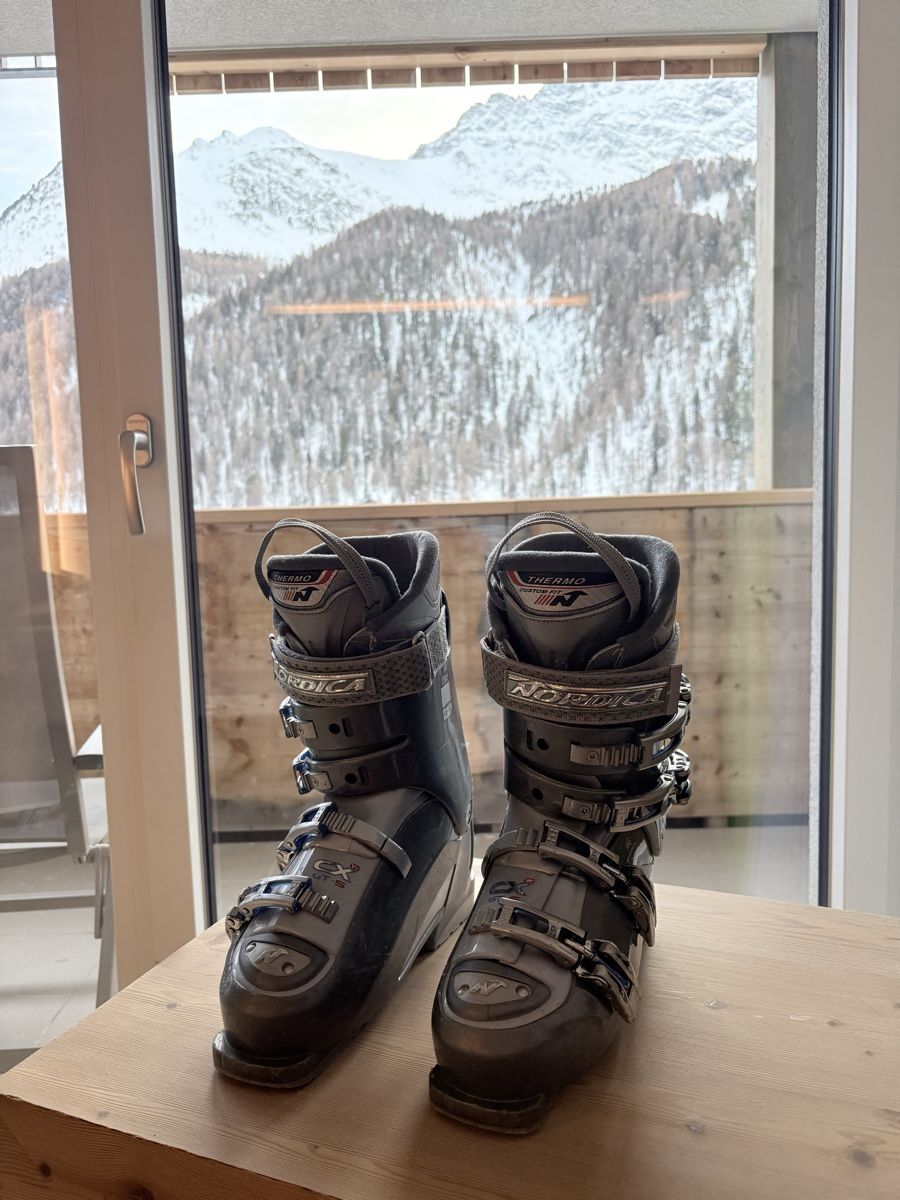 Scarpe da donna: Nordica Skischuhe – Usato da Rudolfstetten venduto da Sunne5