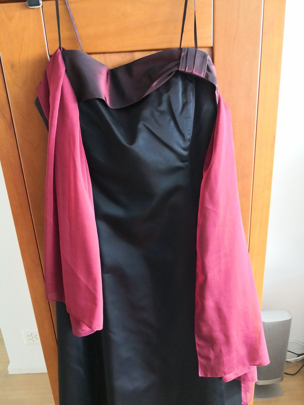 C&A Kleider: Abendkleid in Schwarz/Dunkelrot, Gr. 42 – Gebraucht aus Wädenswil von coconut1289 4