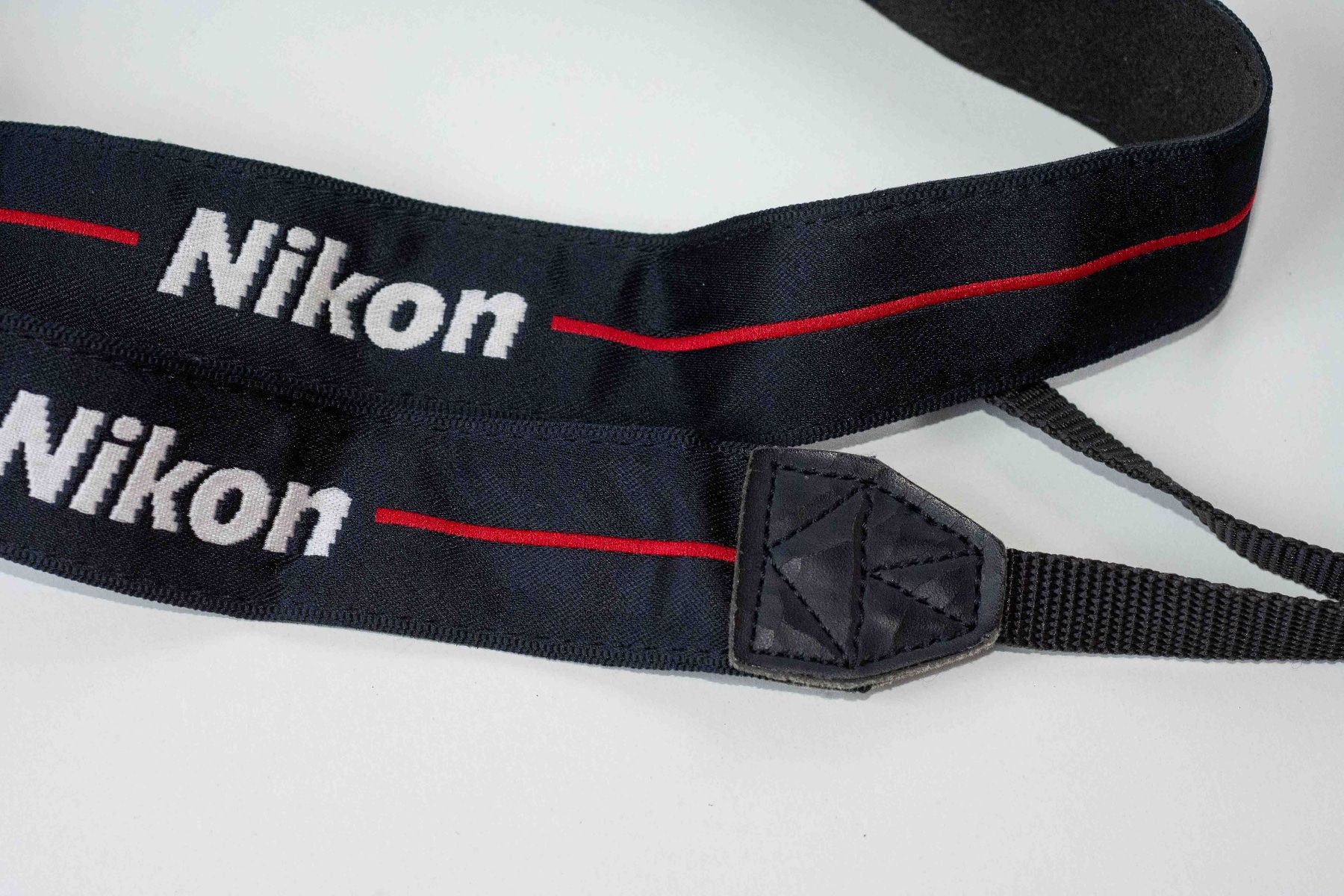Nikon Altri Accessori: Kameragurt Nikon 100cm lang, 3cm breit – Usato da Schwerzenbach venduto da floridan 1