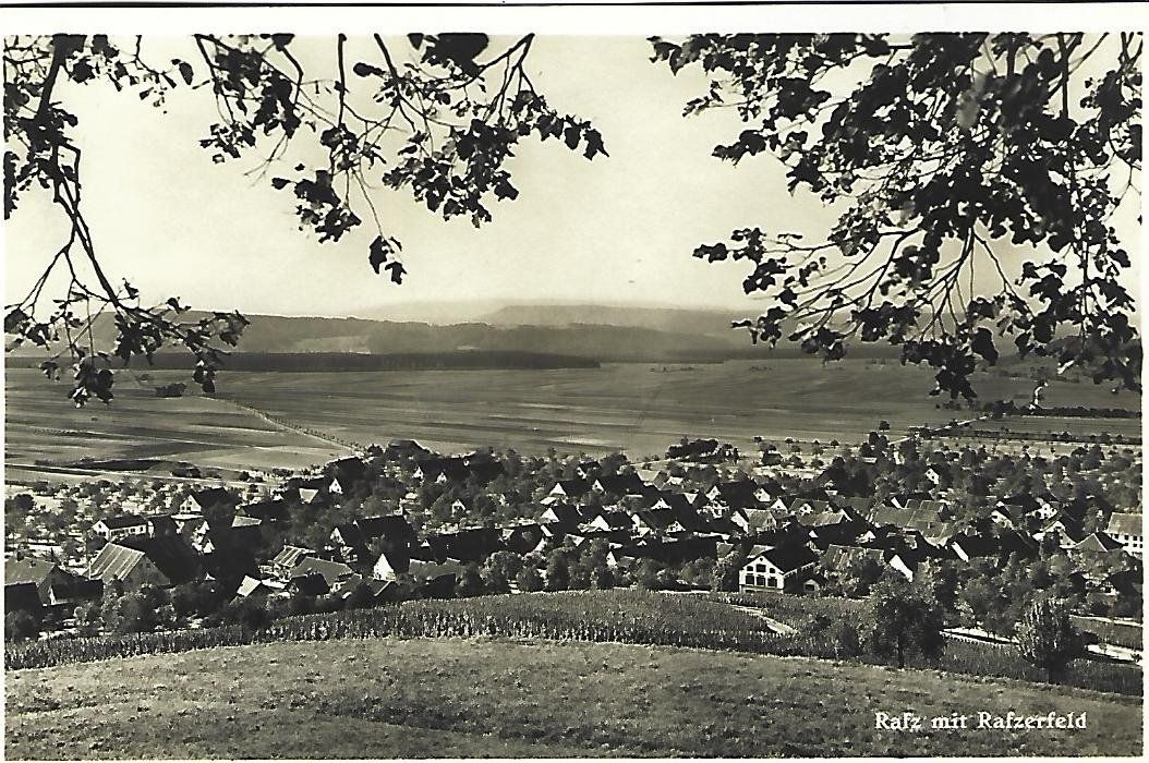 Cartoline postali: Rafz mit Rafzerfeld Dorfansicht – Usato da Wetzikon ZH venduto da Brulu100
