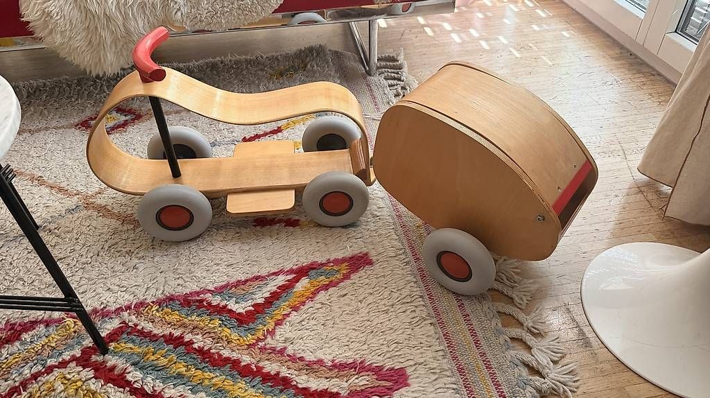 Fahrzeuge für Kinder: Sirch Rutschauto Max mit Anhänger Lorette – Gebraucht aus Zürich von kloe151