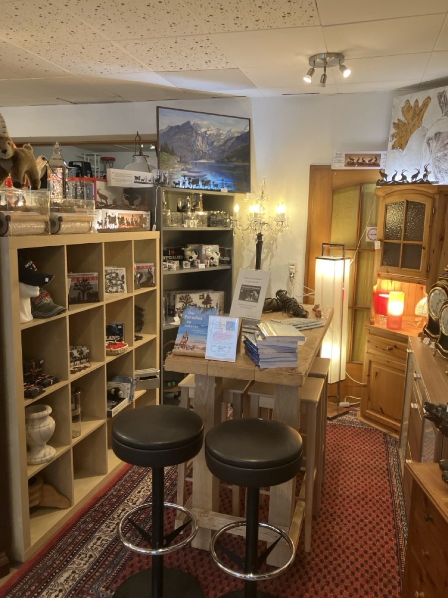 Kommoden: Arvenholz Kommode – Gebraucht aus Erlenbach im Simmental! von Simmentaler-Perlen 6
