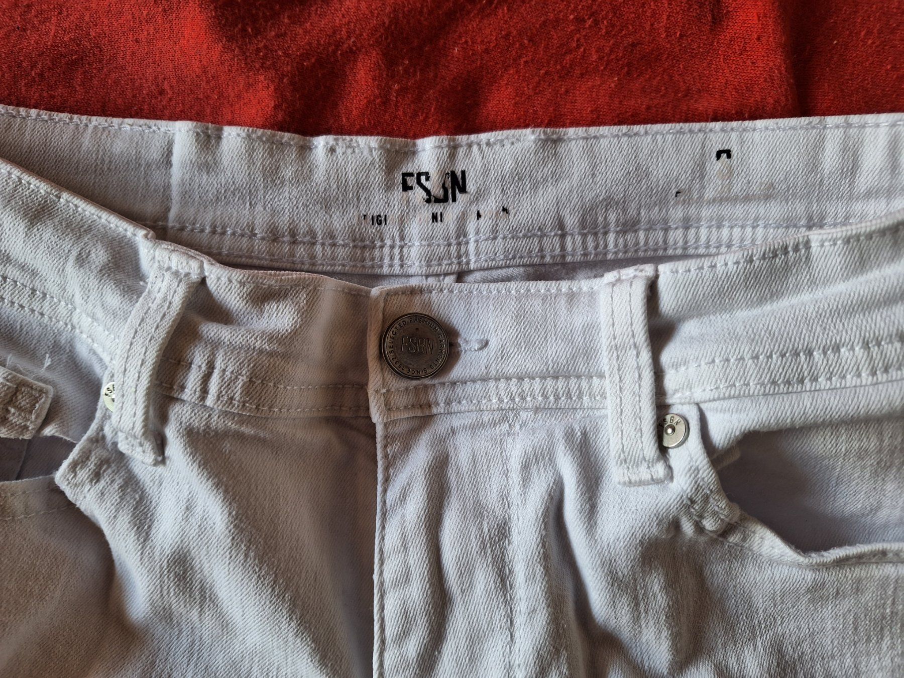 2117 Pantaloni: Weisse Shorts – Usato da Niederglatt ZH venduto da Bobsli 1