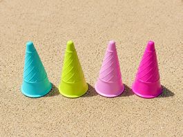 4 Sandförmchen Glacé / Cornet  bunte Sandformen