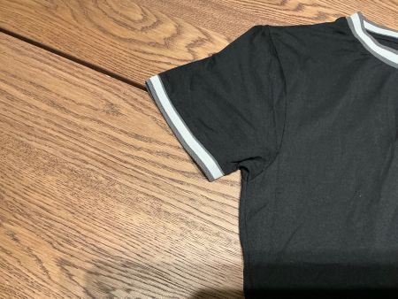 Schwarzes T-Shirt mit grauem Kragen, Gr.L
